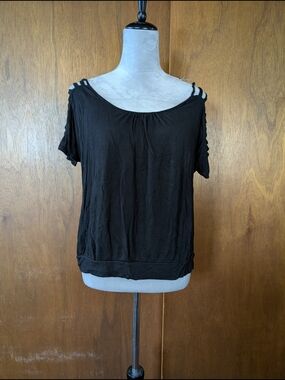 Women’s Black Cold-Shoulder Short Sleeve Top